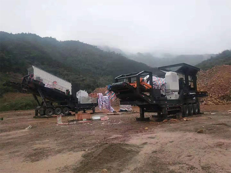 fully-mobile crushing station